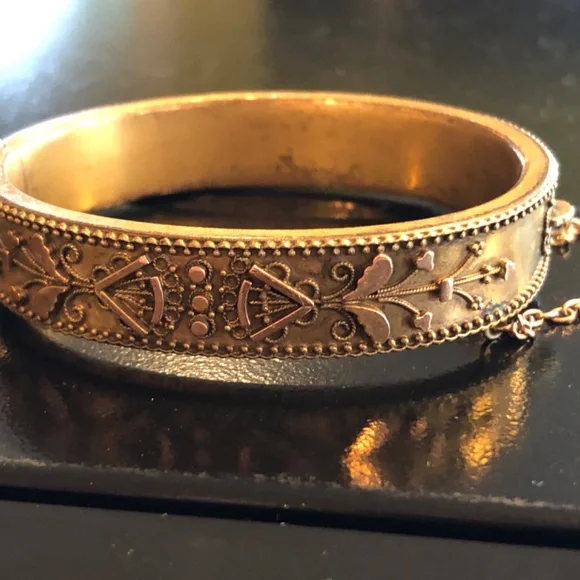 Antique Victorian Wedding Set of Ornate Matching Hinged Bangles - Picture 2 of 6